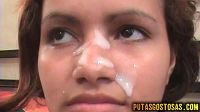 Si Tinka ay nakakakuha ng cum sa kanyang mukha pagkatapos ng anal sex